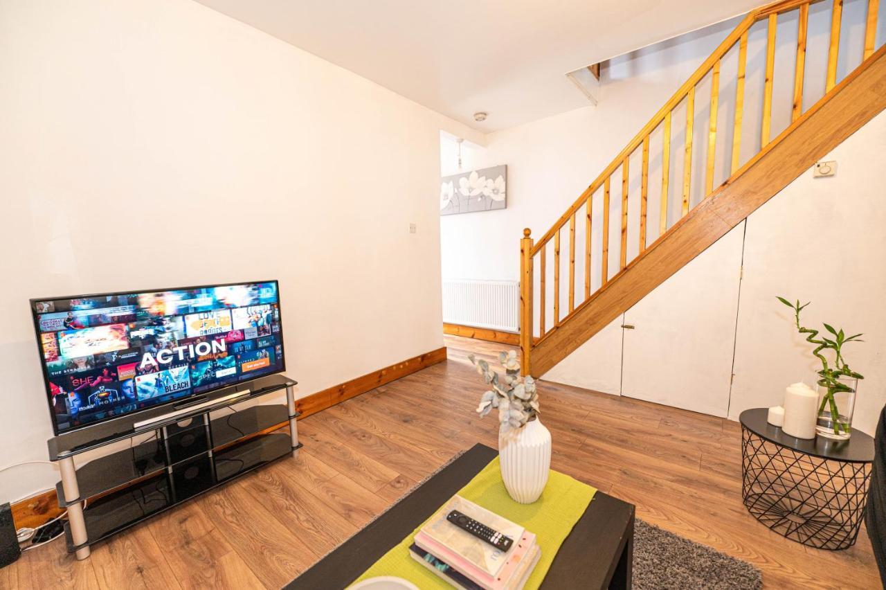 Beautiful 4 Bedrooms House, 7 Walk To Train Station Plumstead  Luaran gambar