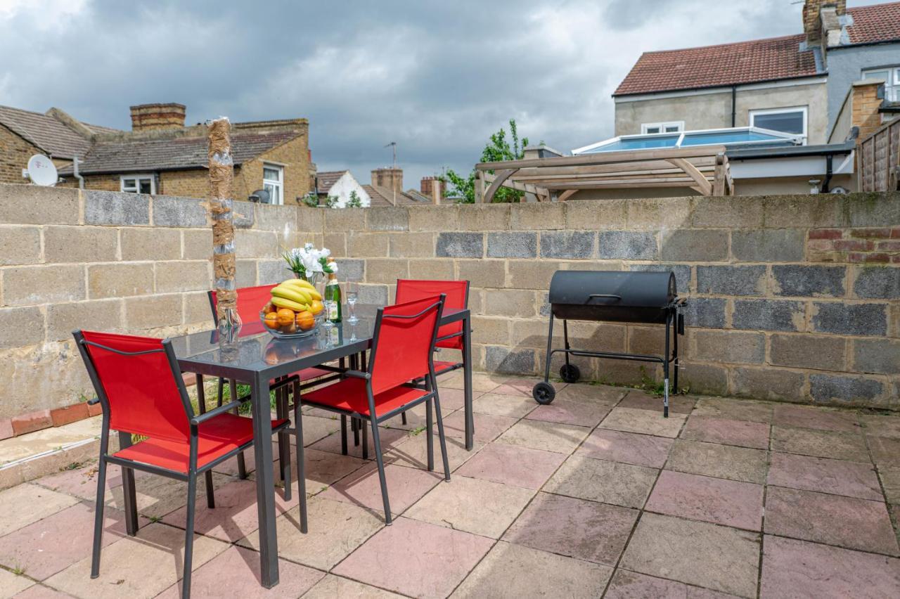 Beautiful 4 Bedrooms House, 7 Walk To Train Station Plumstead  Luaran gambar